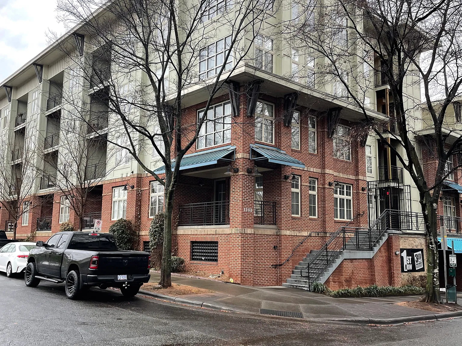 2 bed, 937 sqft, $1,999 — Photo 2