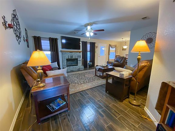 3rd image of 8321 Clearbrook Dr