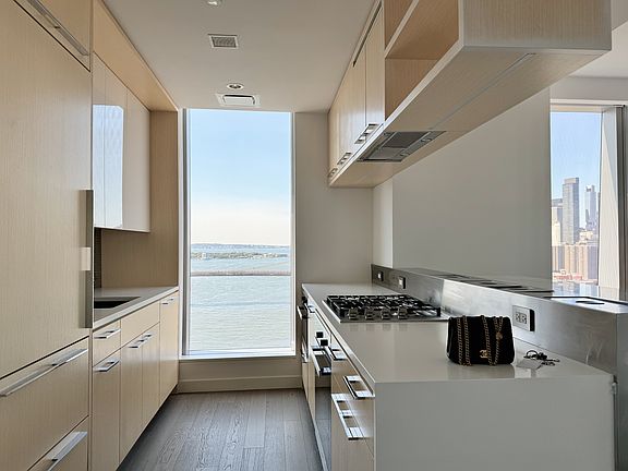 5th image of 252 South St #28AA