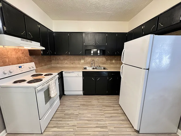 Mayfair Apartments — Photo 130