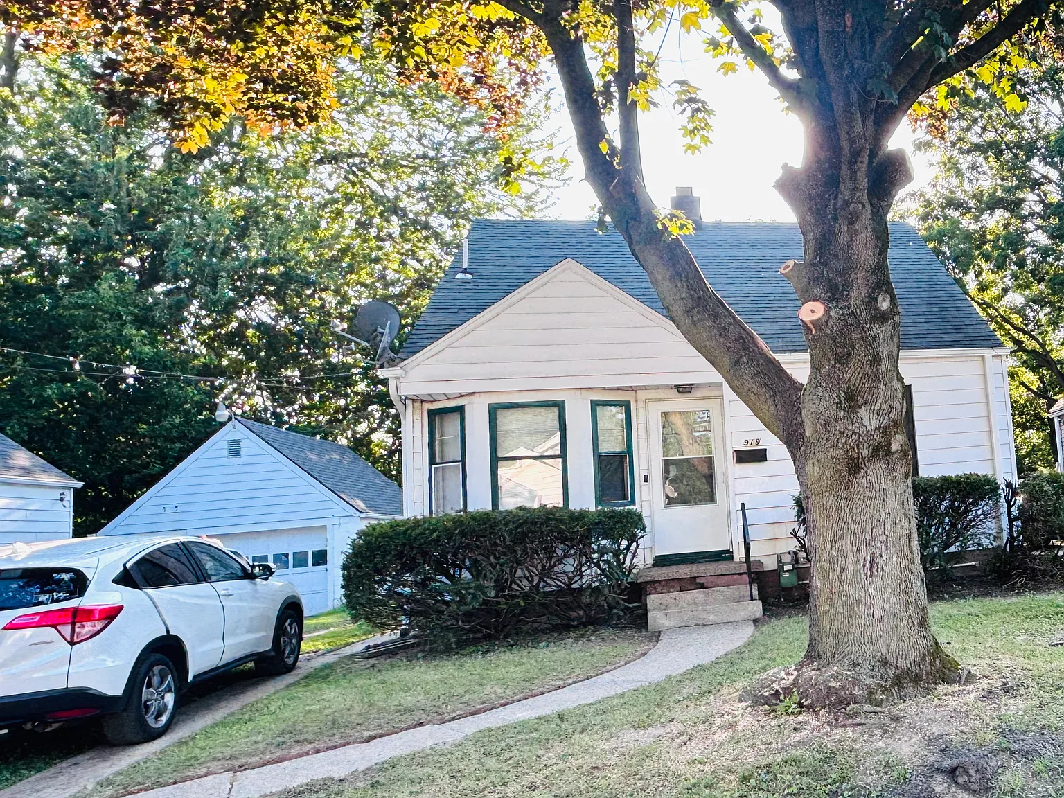 919 Turner Ave — Photo 2