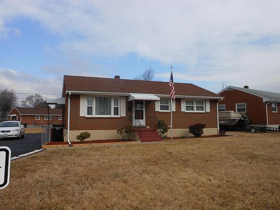 2nd image of 825 Fenwick Dr