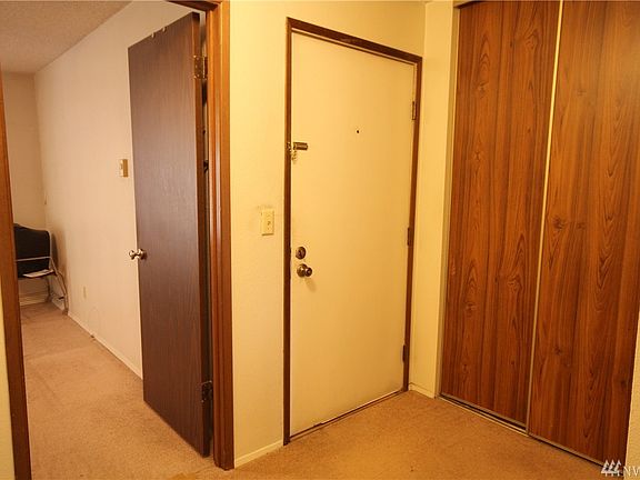 3rd image of 17431 Ambaum Blvd S Unit D10