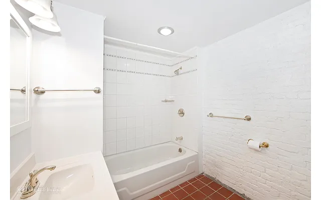 Rented by Douglas Elliman | media 23