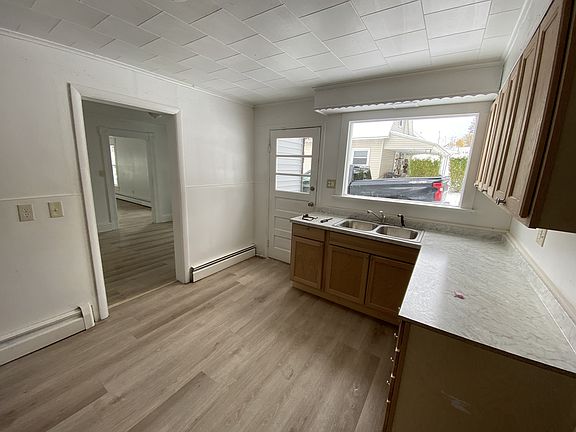5th image of 49 Rochester St