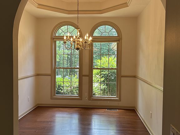 5th image of 129 Ivy Ln