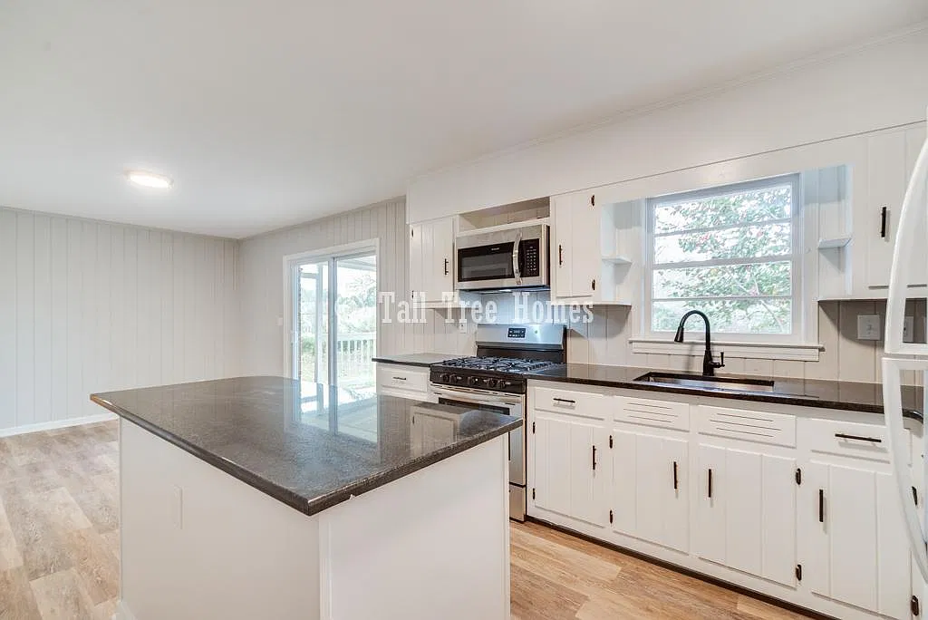 3 bed, 1250 sqft, $1,790 — Photo 2