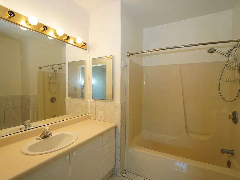 2445 Old Greentree Rd #1 — Photo 6