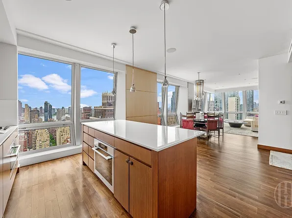 400 5th Ave APT 34B, New York, NY 10018