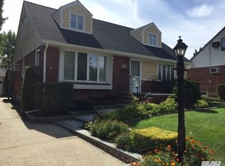 31 Tredwell Rd, Mineola, NY 11501