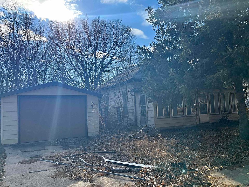 2nd image of 445 E 4th St