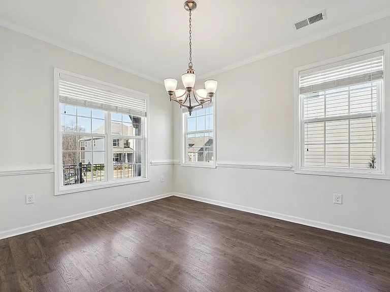 2312 Longmont Dr — Photo 3