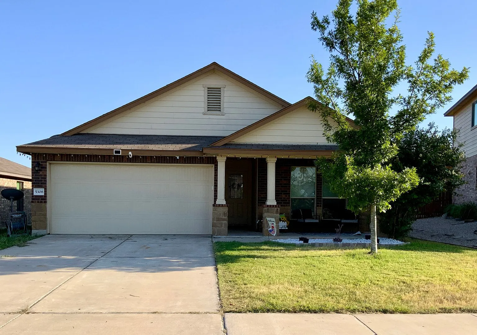 Available for immediate move in! Katy Creek Cutie! — Photo 1