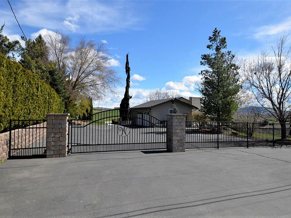 1st image of 801 Terrace Heights Dr