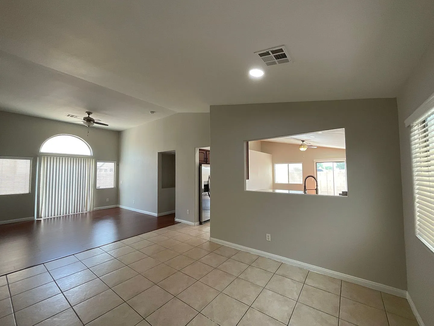 Spacious 3bedroom, 2bath, 2 car garage — Photo 3