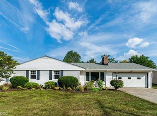 2571 Struhar Dr, Rocky River, OH 44116