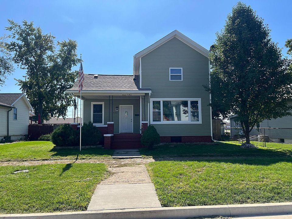 703 E Elm St, Streator, IL 61364 Zillow