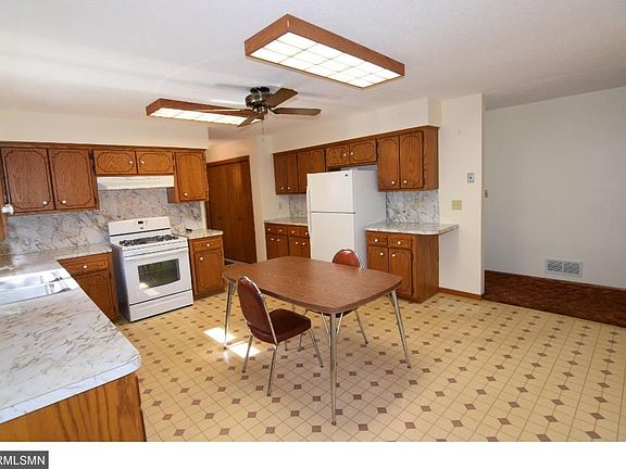 3rd image of 502 2nd Ave S