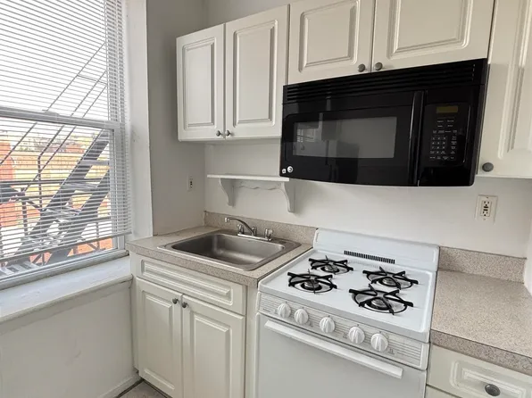 118 Adams Street image 1 of 8