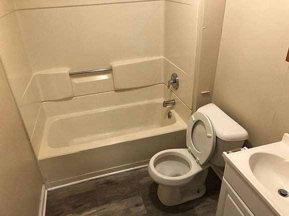 4th image of 309 Woodbine St APT 1