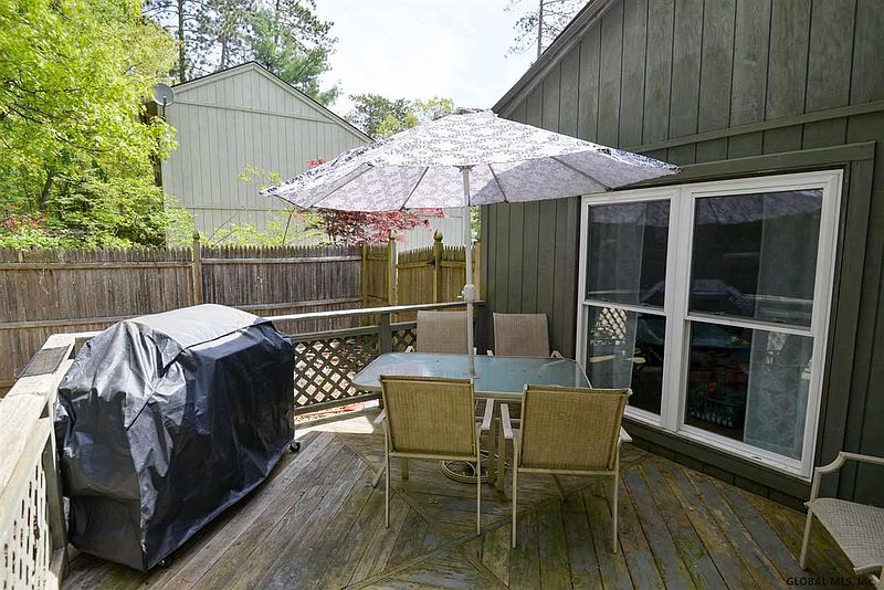 3rd image of 162 ARROWWOOD Place