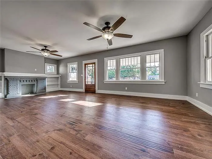 2213 N Shartel Ave — Photo 5