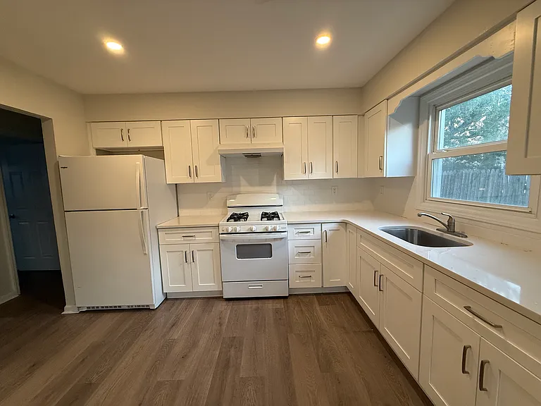 450 E Penn St #1 — Photo 21