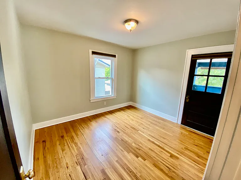 250 Woodbine Ave #1 — Photo 24