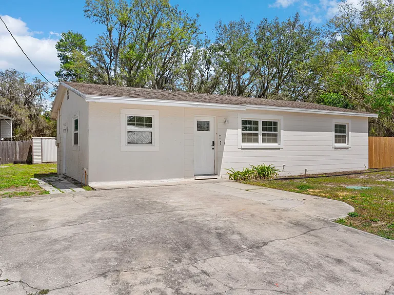 2334 N Roxbury Rd — Photo 22