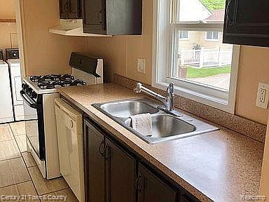 5th image of 925 Brushwood Dr