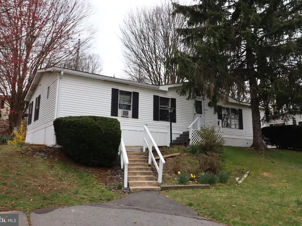 11 Golfview Dr, Quakertown, PA 18951