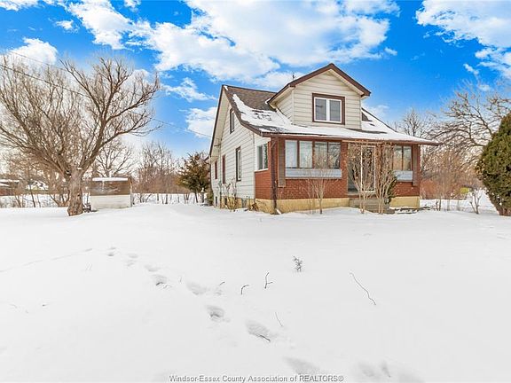 3rd image of 903 Grand Marais Rd E