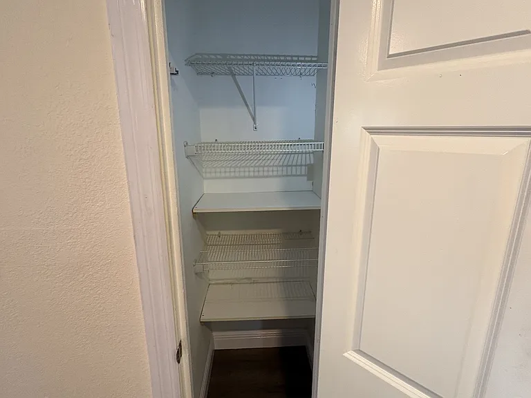 905 E Crawford St — Photo 15