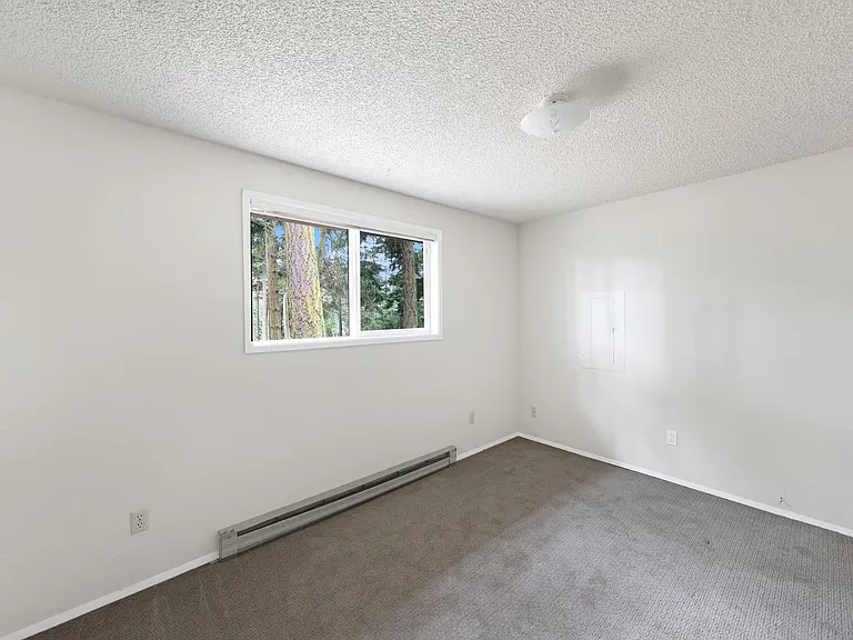 2528 Libbey Rd — Photo 6