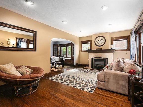 3rd image of 4002 Grantwood Dr
