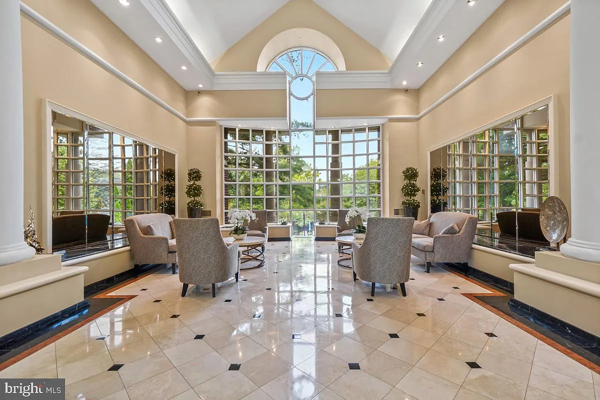 1 bed, 1.0 bath, 735 sqft, $2,050 — Photo 3