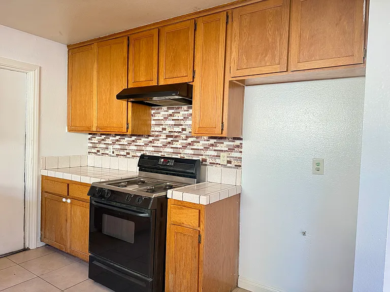1307 W Heald Ave — Photo 10