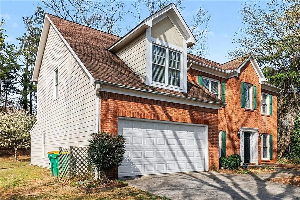 4 bed, 2343 sqft, $2,800 — Photo 4