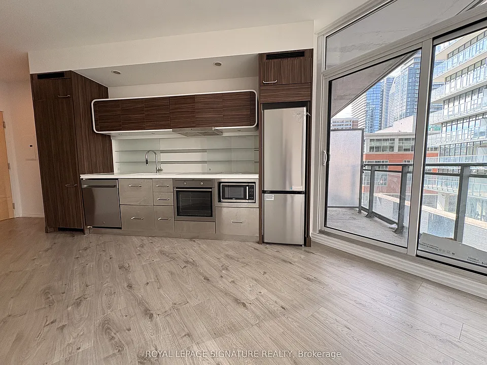 45 Charles St E #806