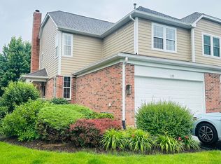 135 Tanglewood Dr #29, Glen Ellyn, IL 60137