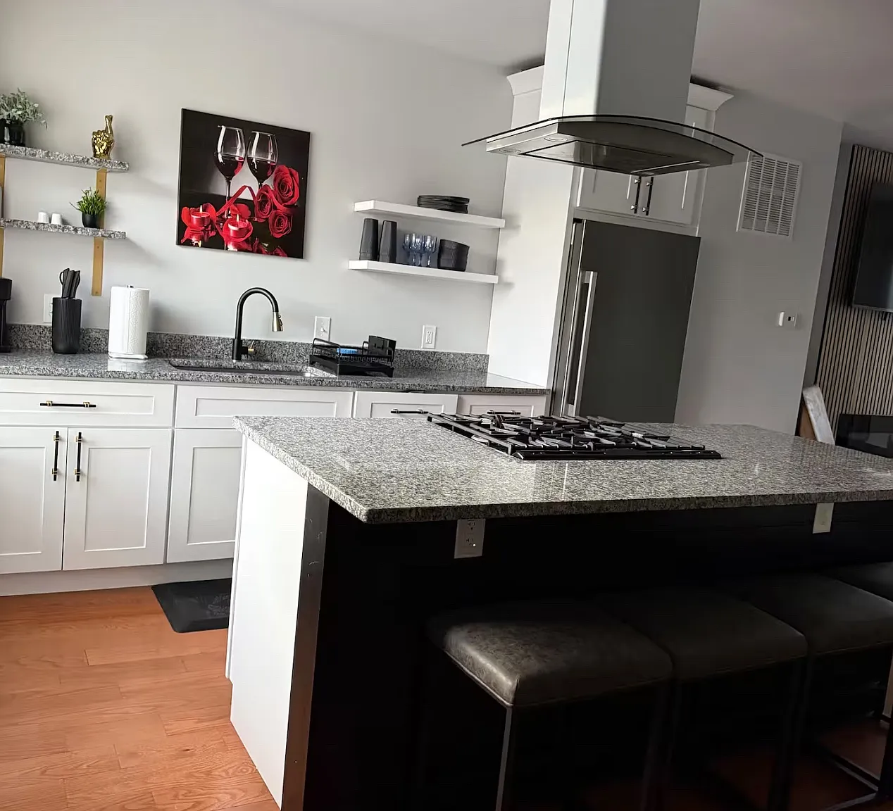 2 bed, 1000 sqft, $1,400 — Photo 2