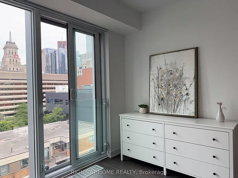 50 McCaul St #1011 — Photo 11