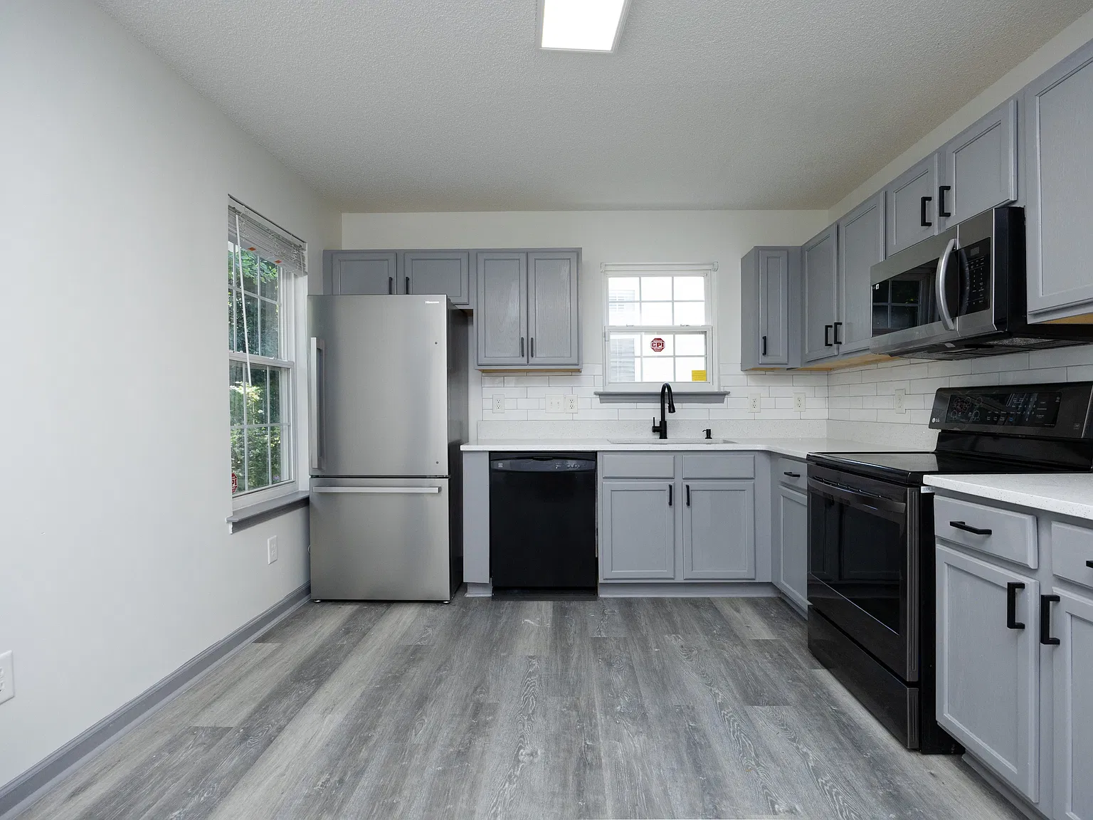 3 bed, 2.5 bath, 1128 sqft, $2,350 — Photo 2