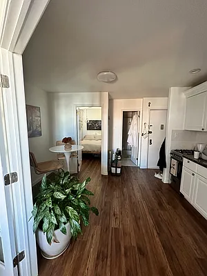 Rented by The Agency | media 15