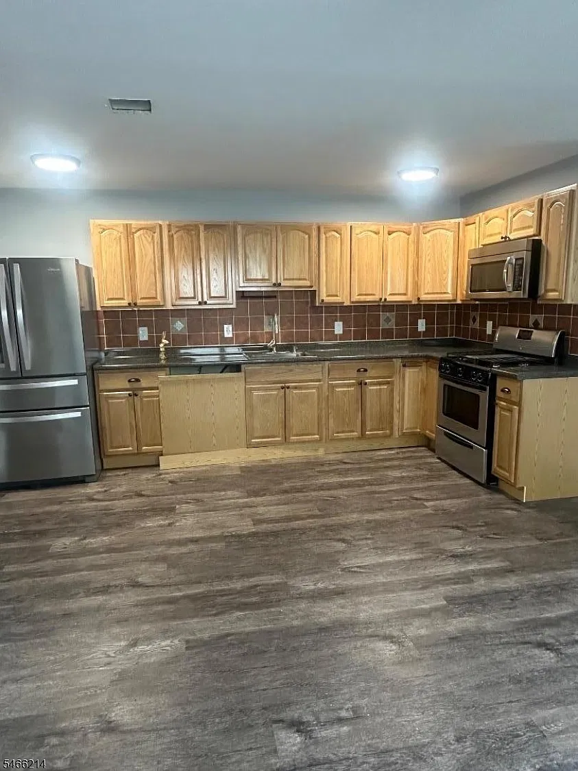3 bed, 2.0 bath, $2,700 — Photo 2