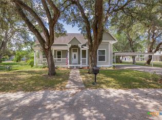 209 Progress St, Edna, TX 77957