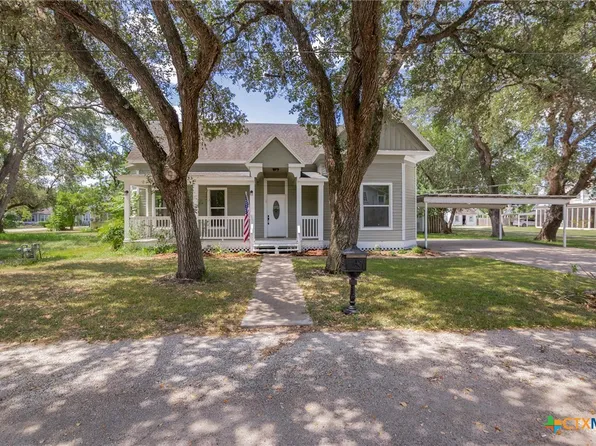 209 Progress St, Edna, TX 77957