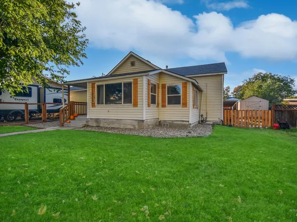 1320 Billups St, Clarkston, WA 99403