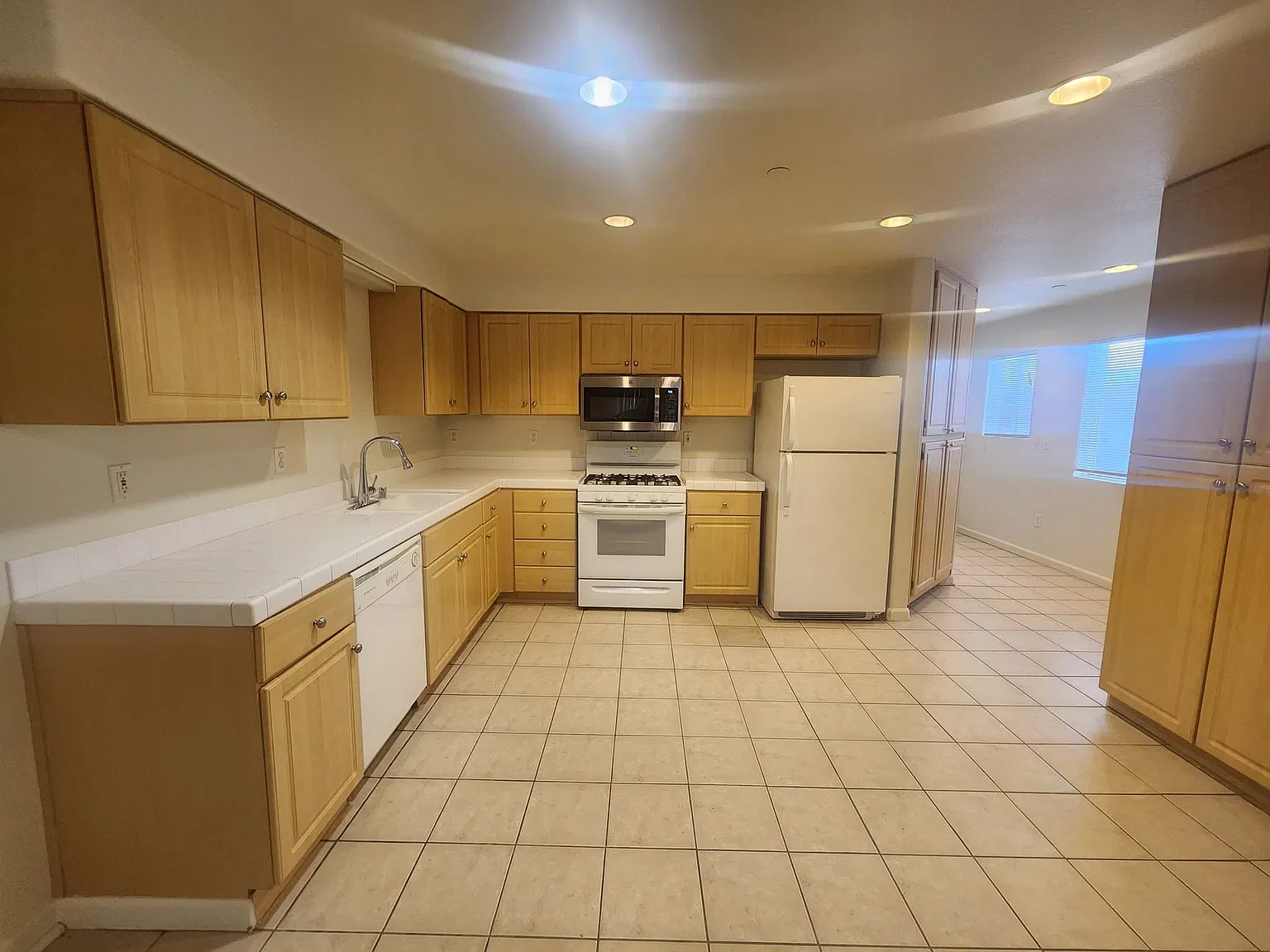 2 bed, 2.5 bath, 1289 sqft, $3,225 — Photo 3