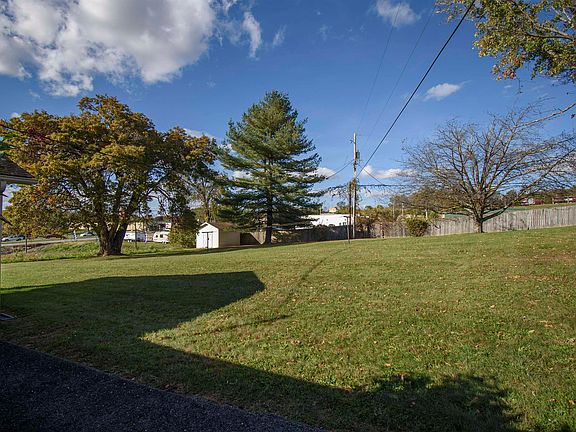 3rd image of 5112 Charles Dr
